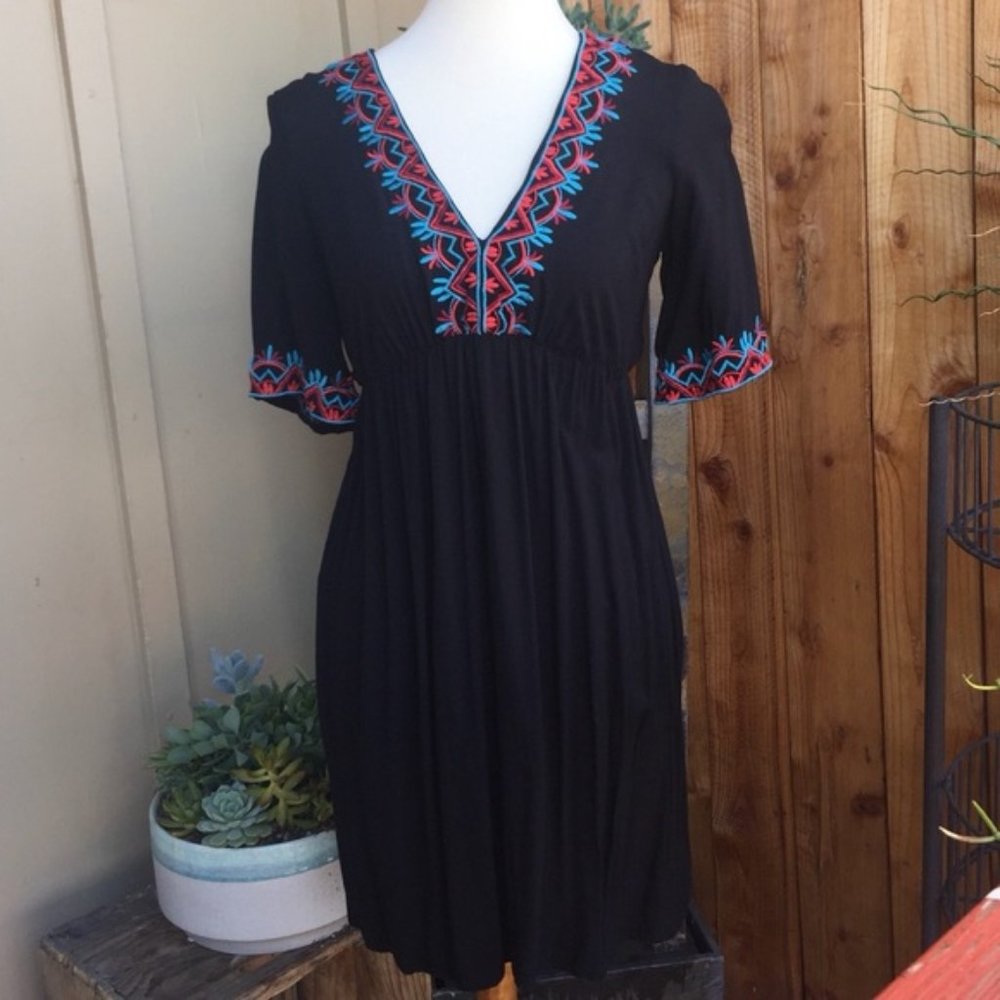 City Triangles Embroidered Black Tunic Dress